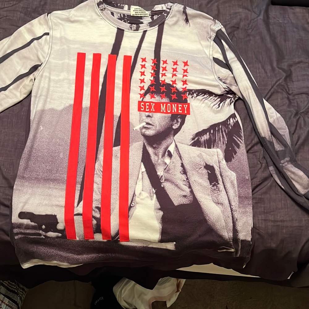 Scarface long sleeve shirt, material is soft and it is a XL